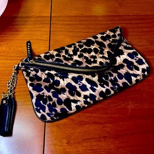 Olivia + Joy leopard/cheeta print hand bag.